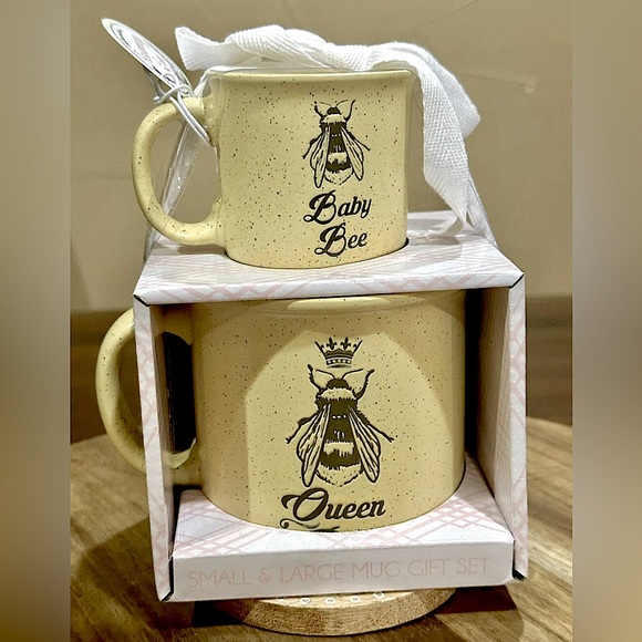 Mug set - Rosemary Lane Home Ceramic Queen Bee And Baby Bee Mug Set - Picture 1 of 7